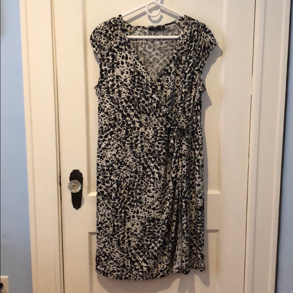 EUC!!! Capped Sleeve Mid Dress